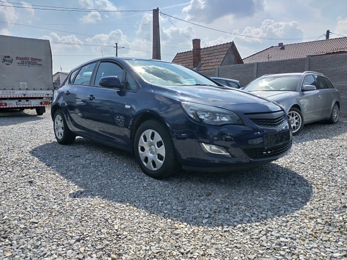 Opel Astra J